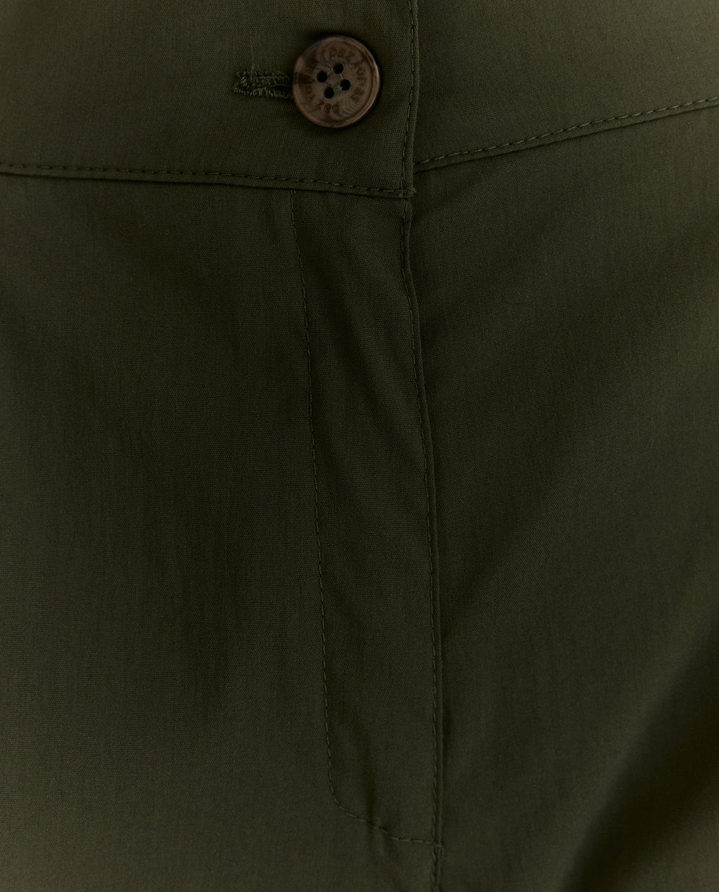 Bermuda de mujer con pinzas