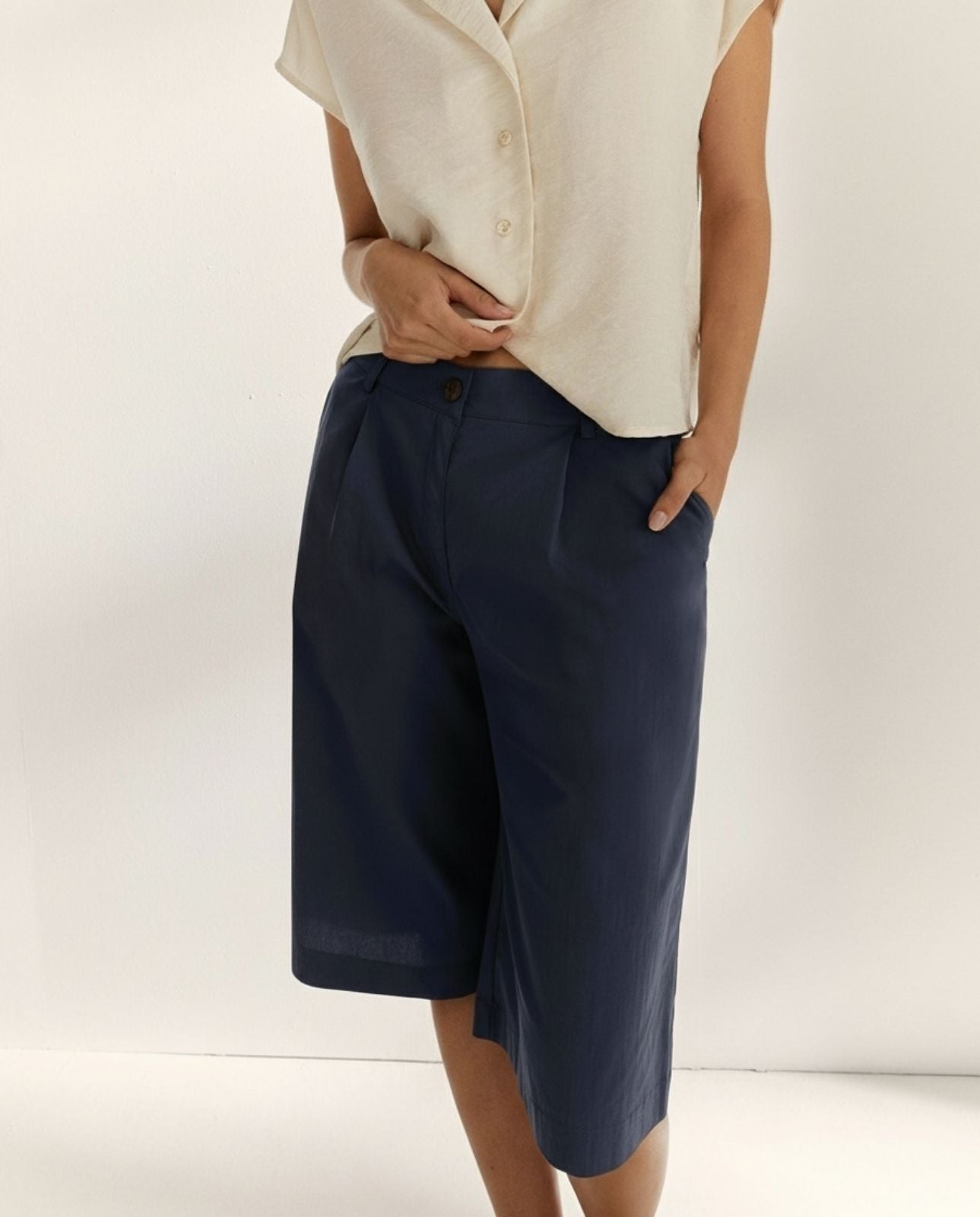 Bermuda de mujer con pinzas