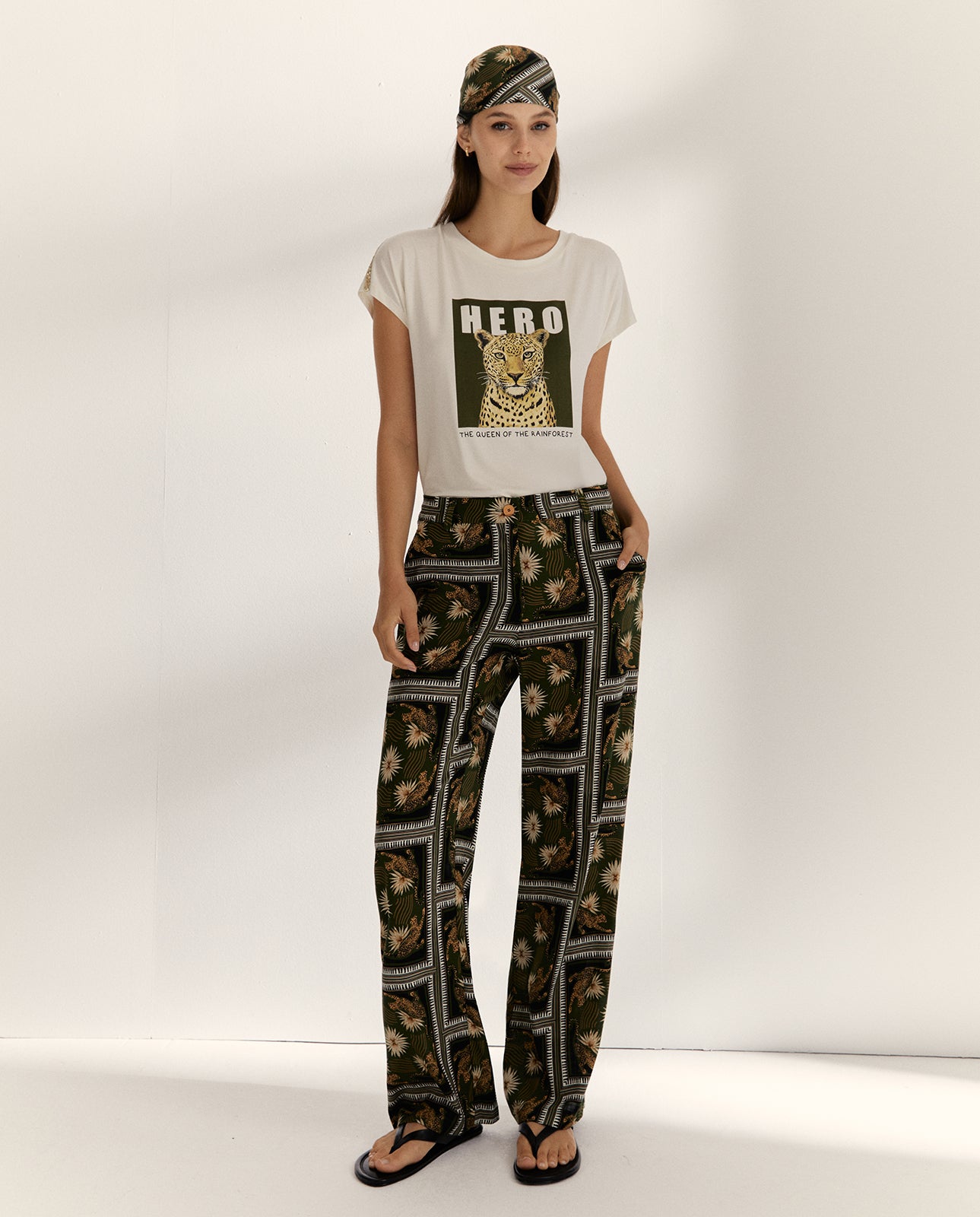 Pantalón recto de mujer estampado