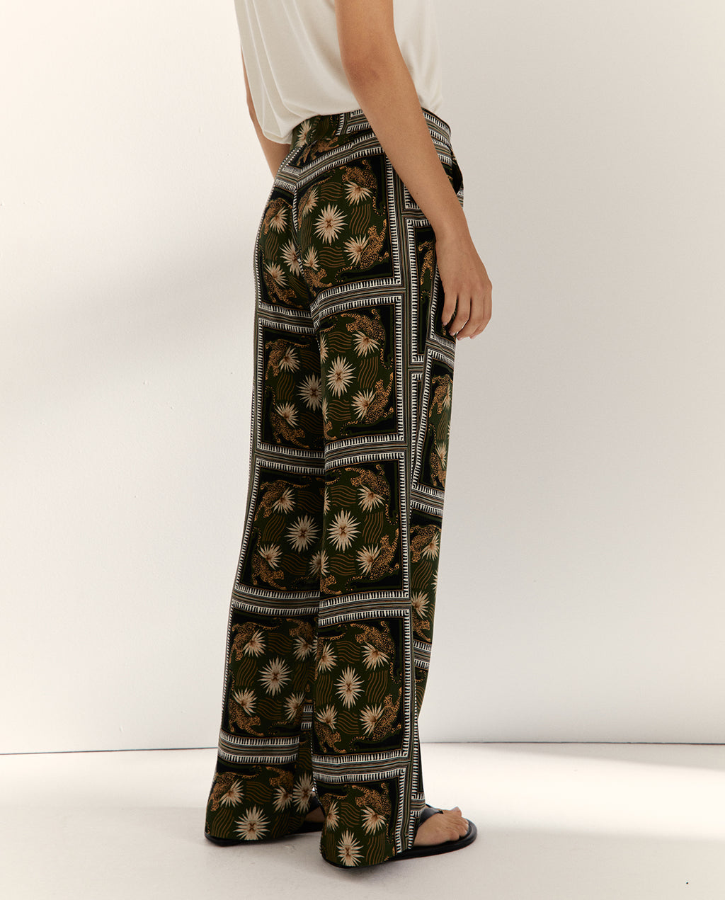 Pantalón recto de mujer estampado