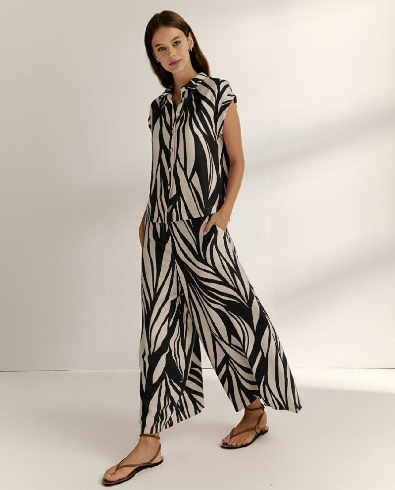 Pantalón ancho de mujer estampado tobillero