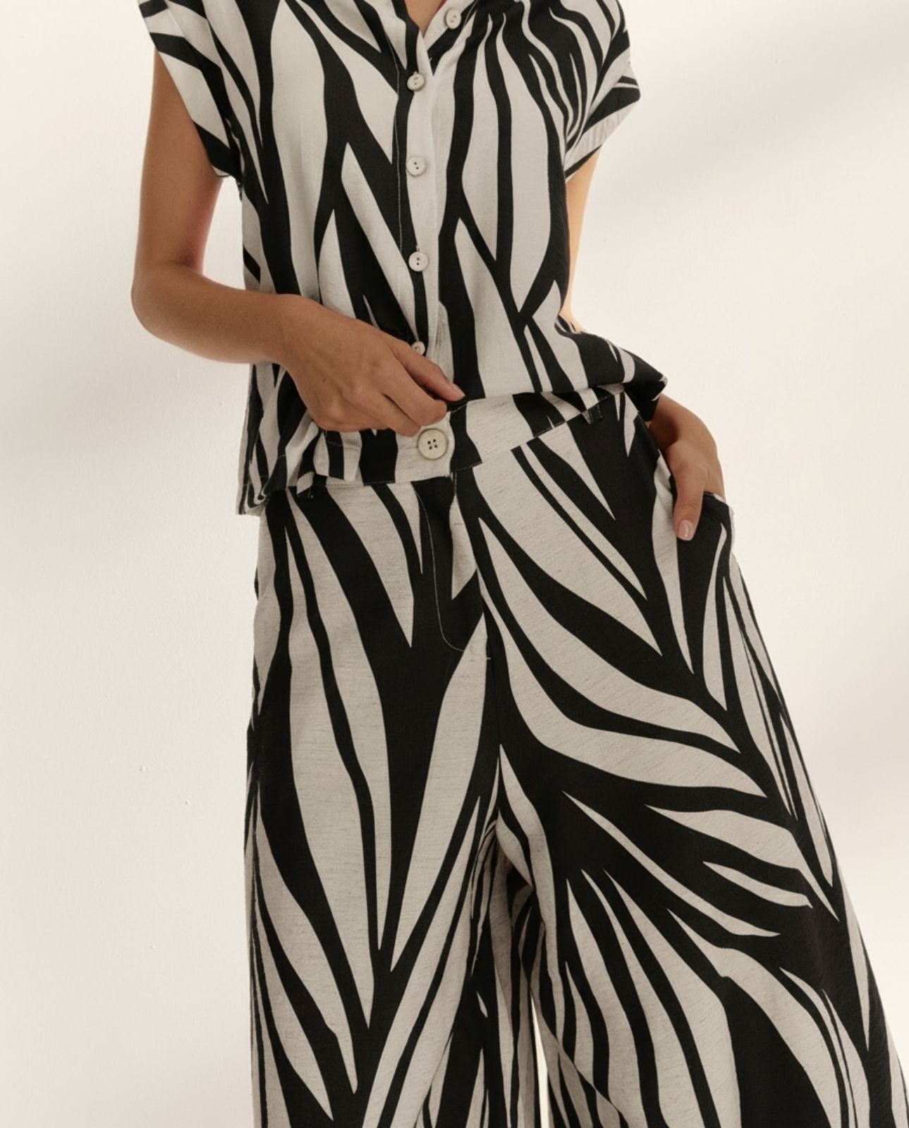 Pantalón ancho de mujer estampado tobillero