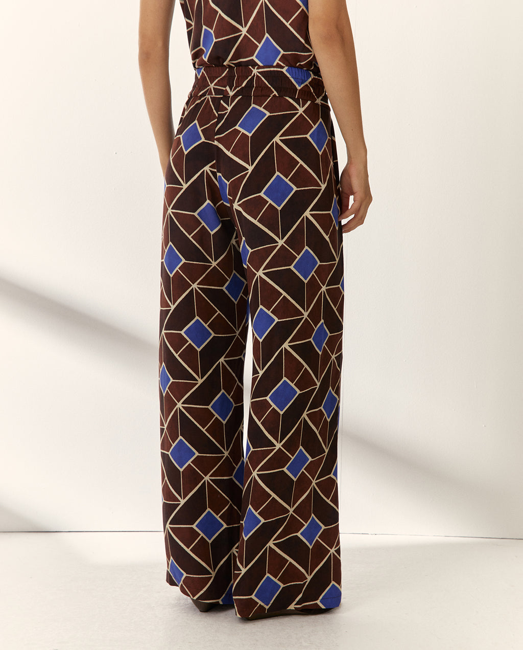 Pantalón ancho de mujer estampado con pinzas