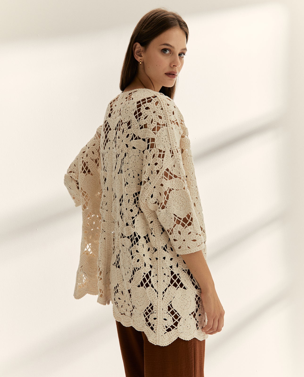 Chaqueta de mujer en punto tricot crochet