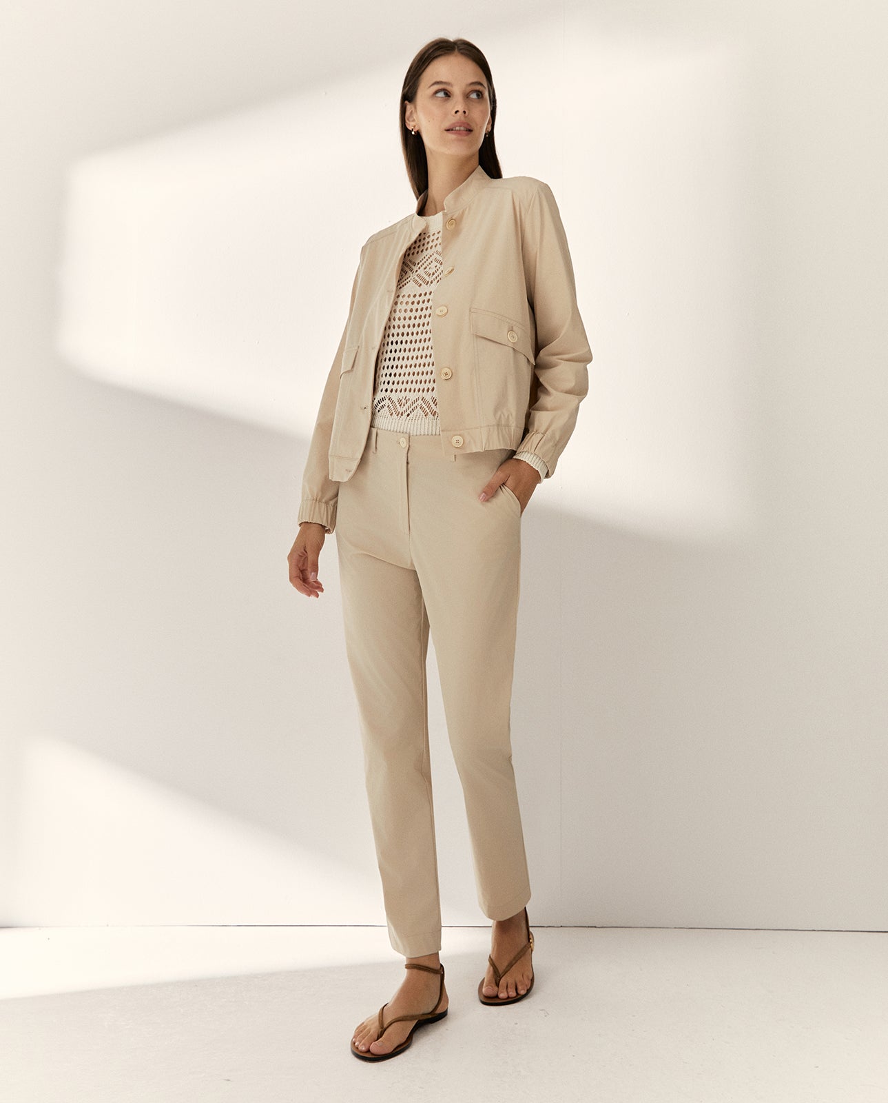 Chaqueta mujer tipo bomber tejido técnico