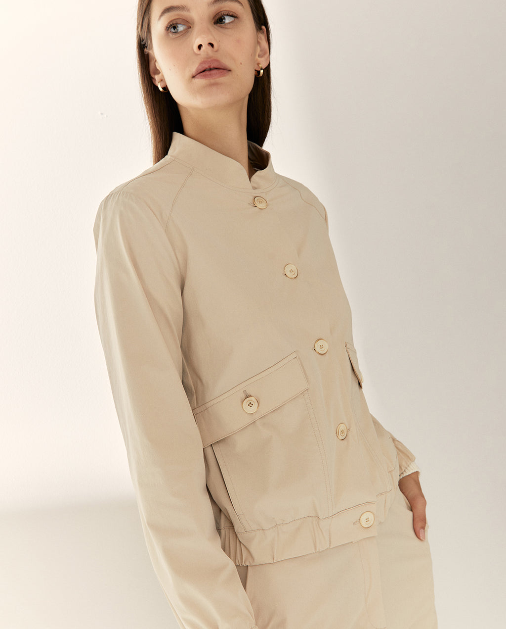 Chaqueta mujer tipo bomber tejido técnico