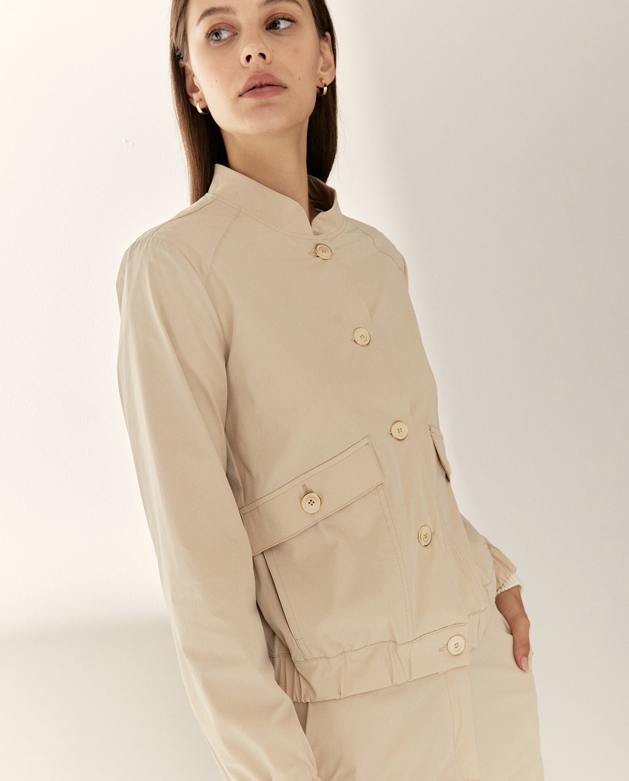 Chaqueta mujer tipo bomber tejido técnico