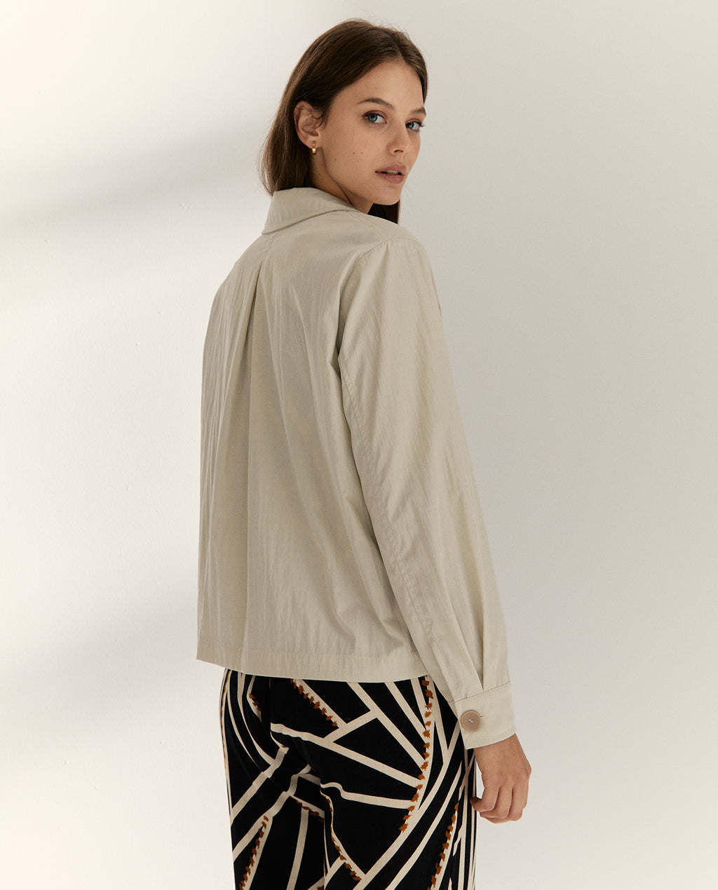 Chaqueta de mujer cuello camisero manga larga