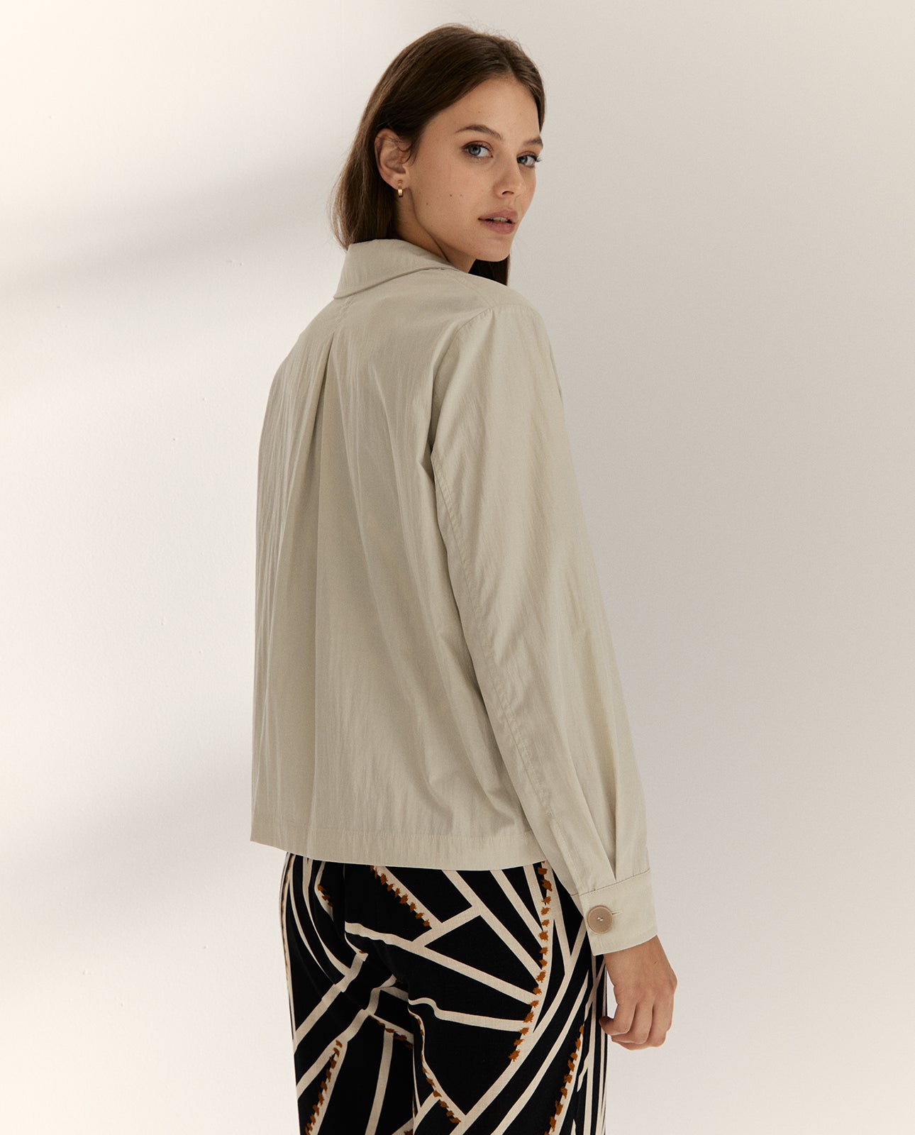 Chaqueta de mujer cuello camisero manga larga