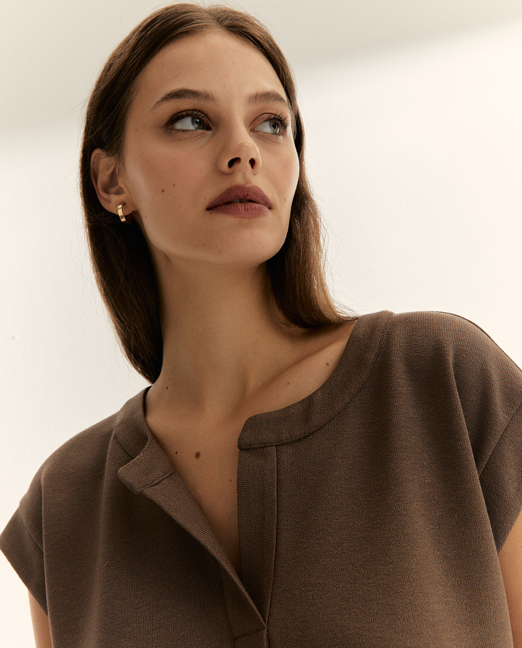 Camiseta de mujer cuello mao manga caída