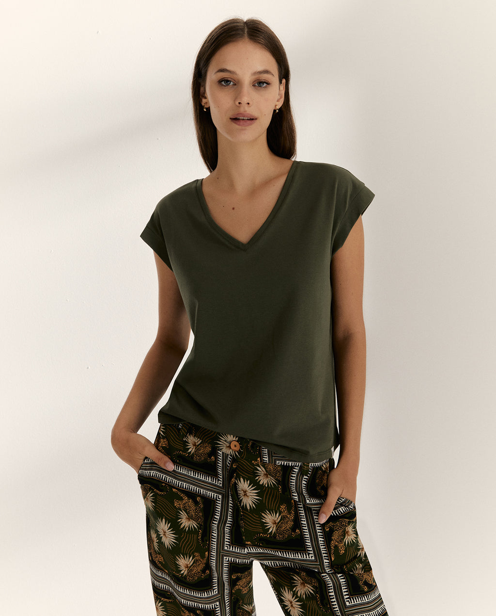 Camiseta de mujer cuello pico sin mangas