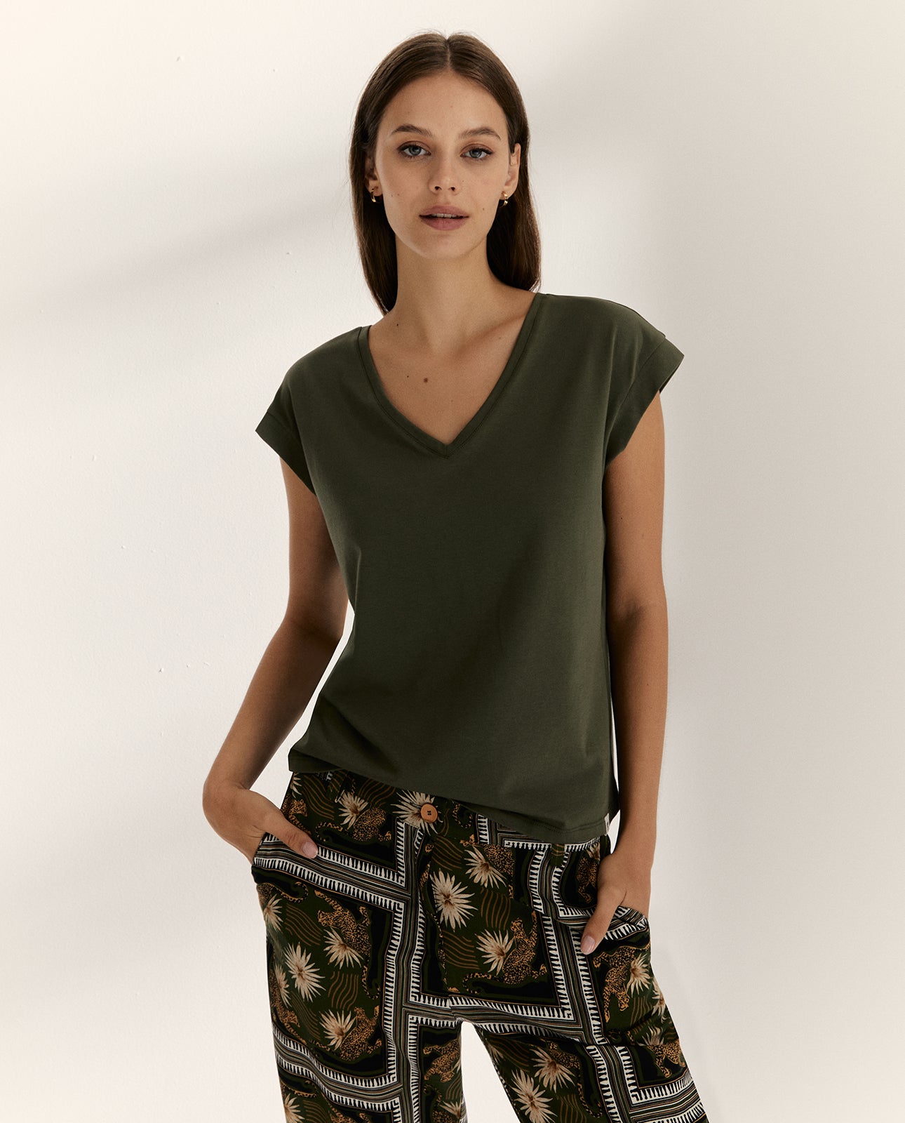 Camiseta de mujer cuello pico sin mangas