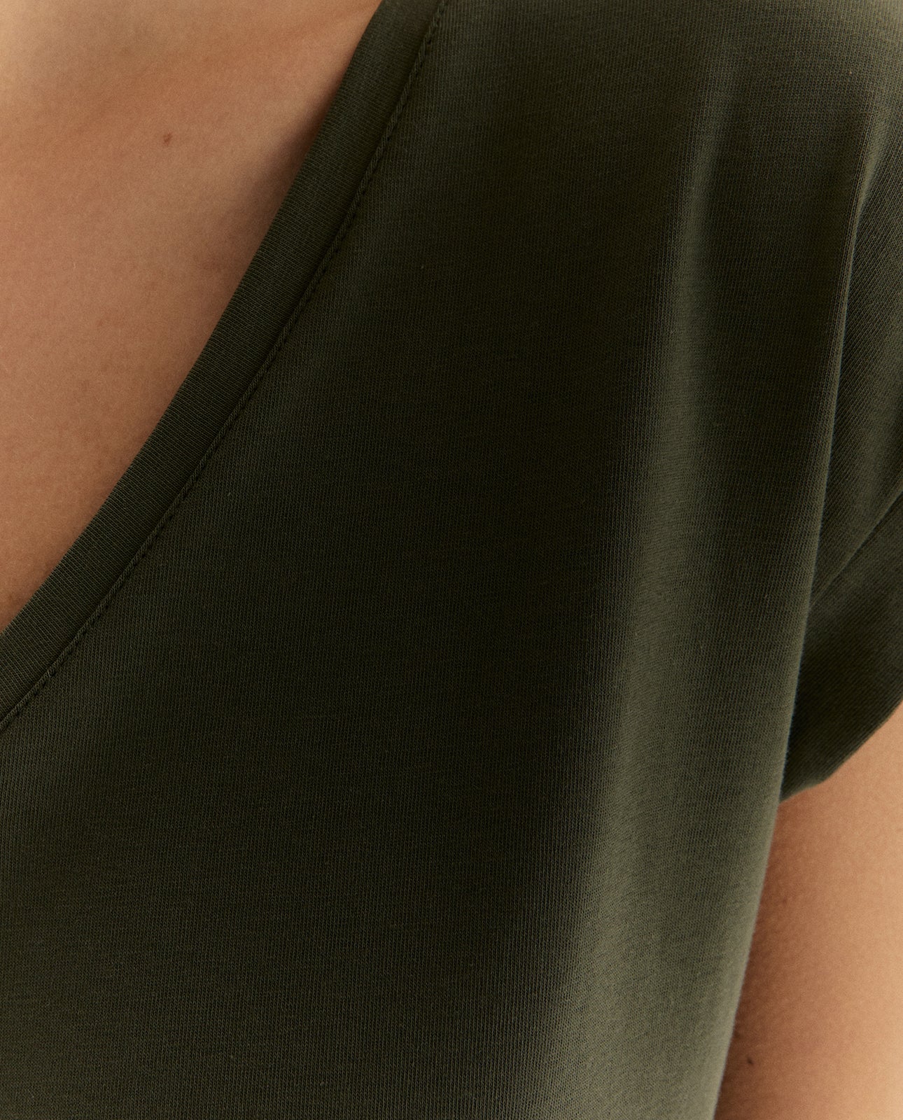 Camiseta de mujer cuello pico sin mangas