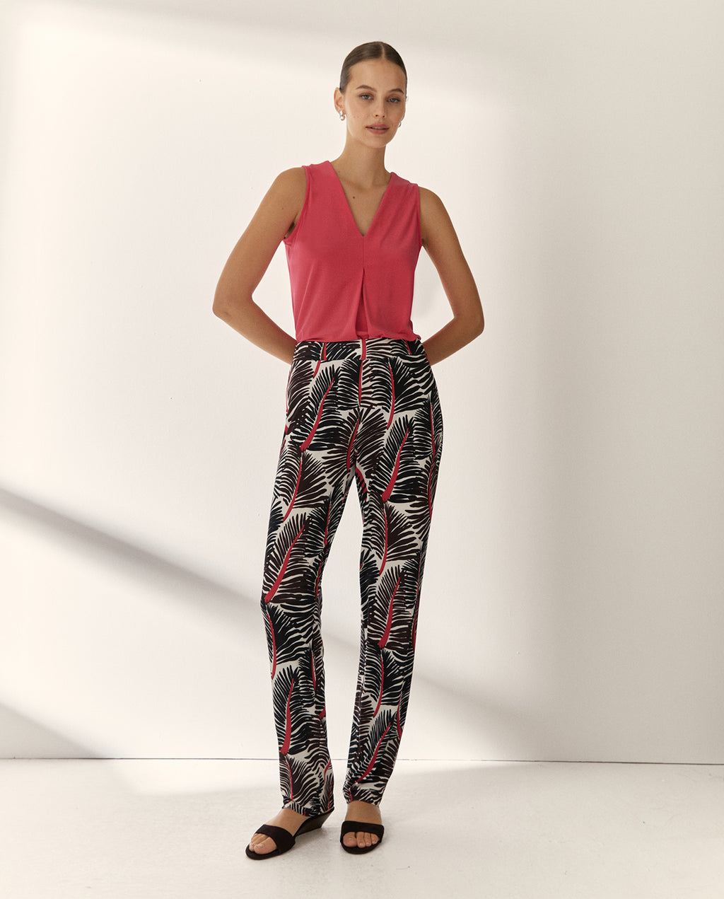 Camiseta de mujer cuello pico sin mangas