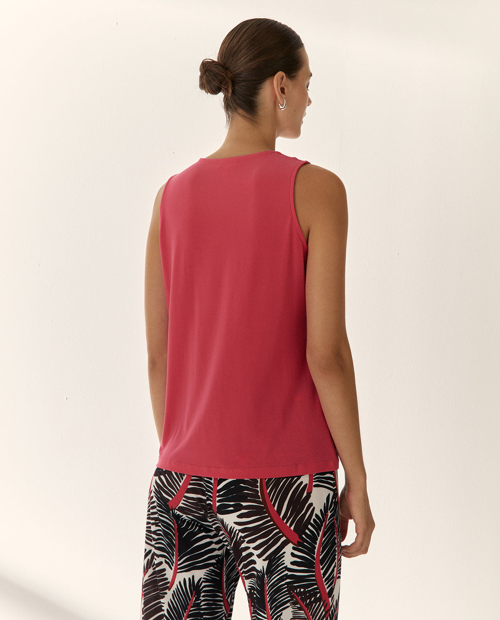 Camiseta de mujer cuello pico sin mangas