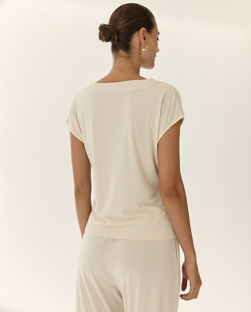 Camiseta de mujer escote barco manga caída