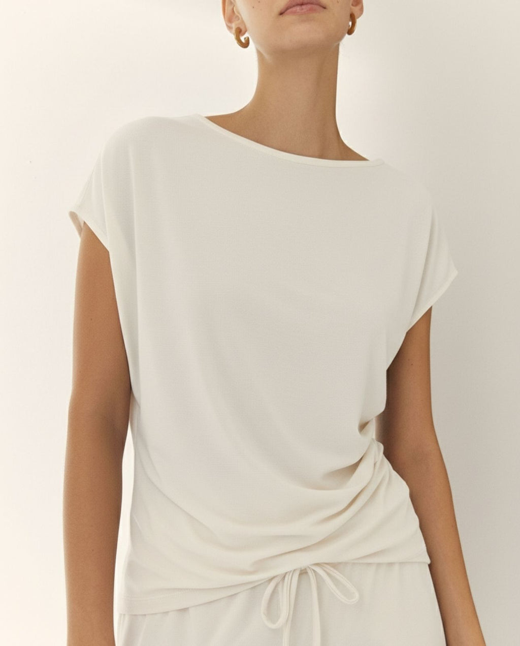 Camiseta de mujer escote barco manga caída