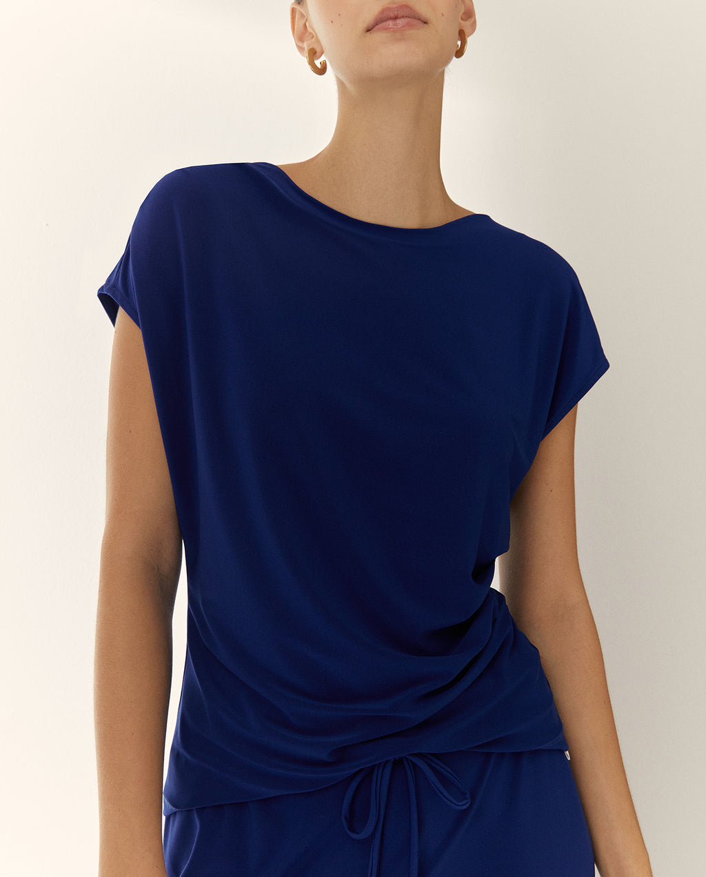 Camiseta de mujer escote barco manga caída