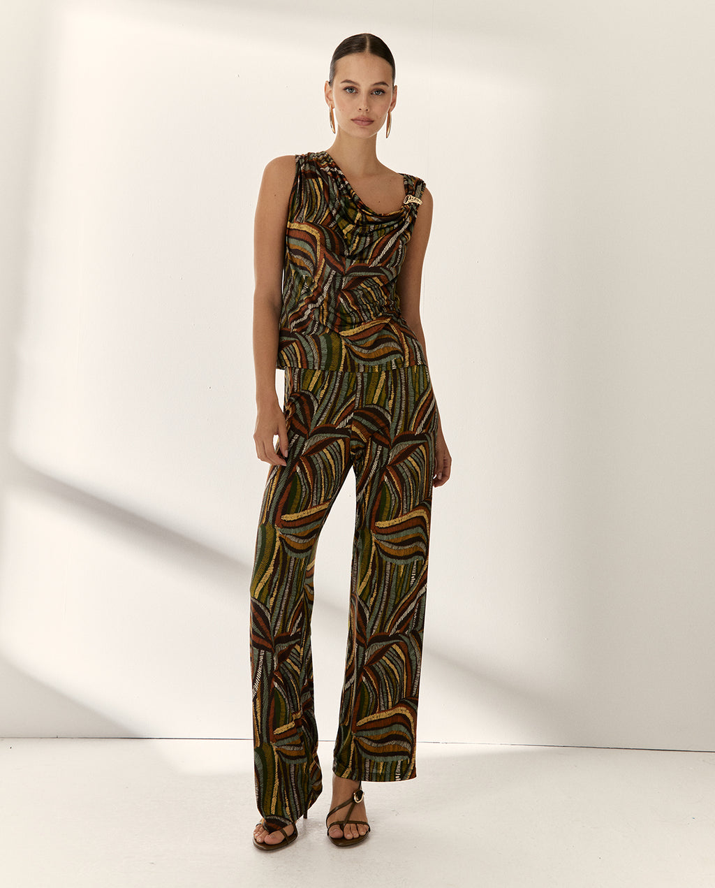 Camiseta de mujer estampada asimétrica