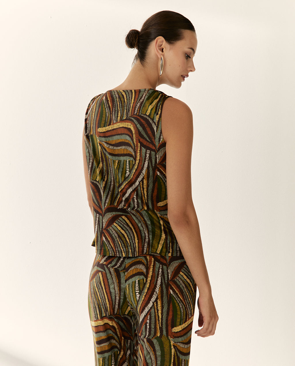 Camiseta de mujer estampada asimétrica