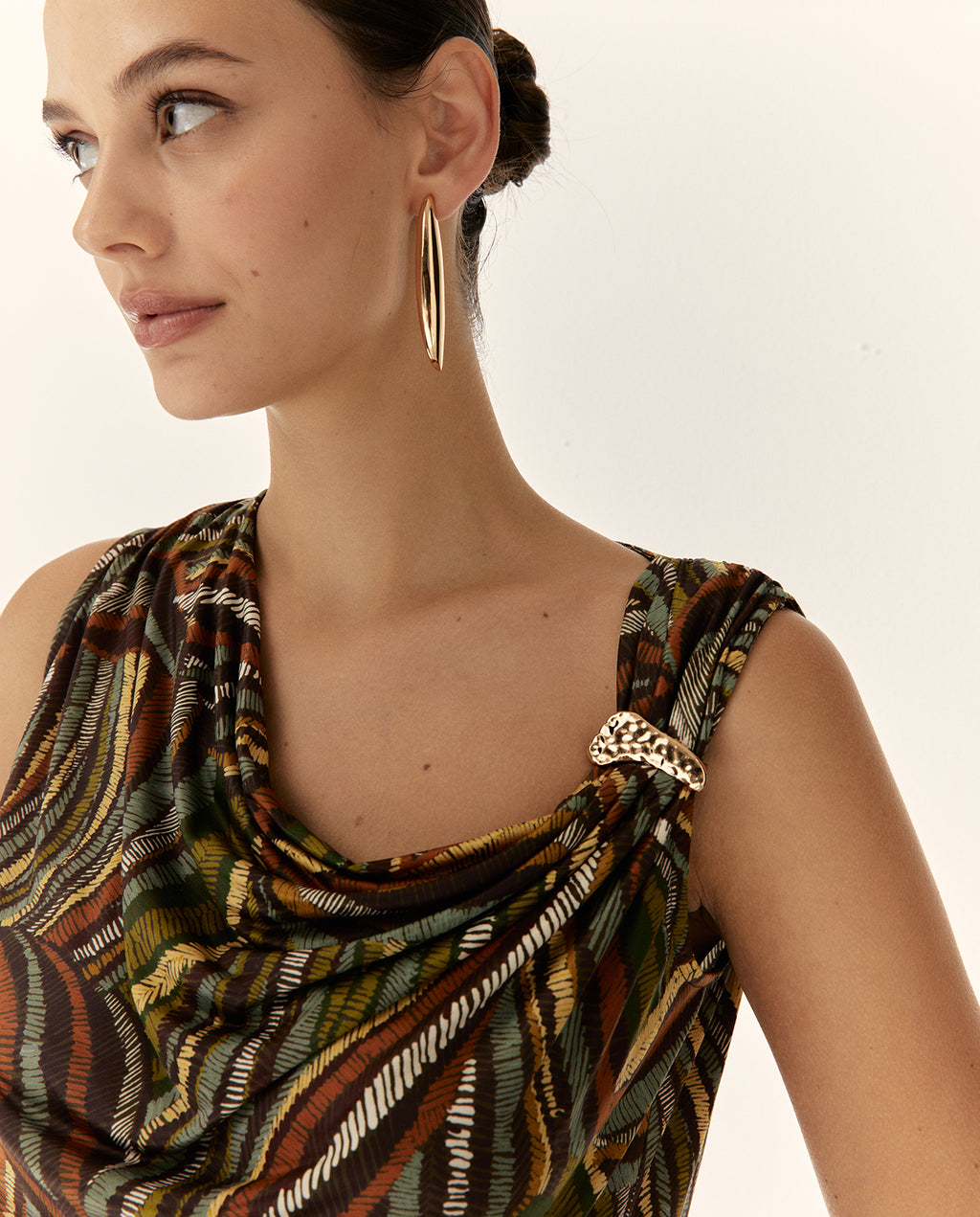 Camiseta de mujer estampada asimétrica