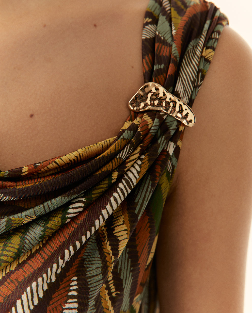 Camiseta de mujer estampada asimétrica