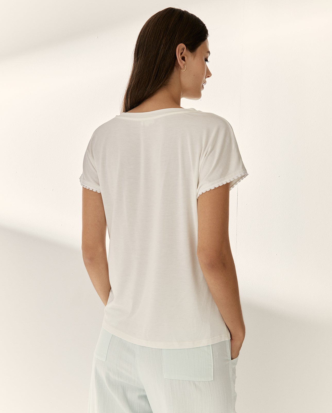 Camiseta de mujer dibujo frontal cuello pico