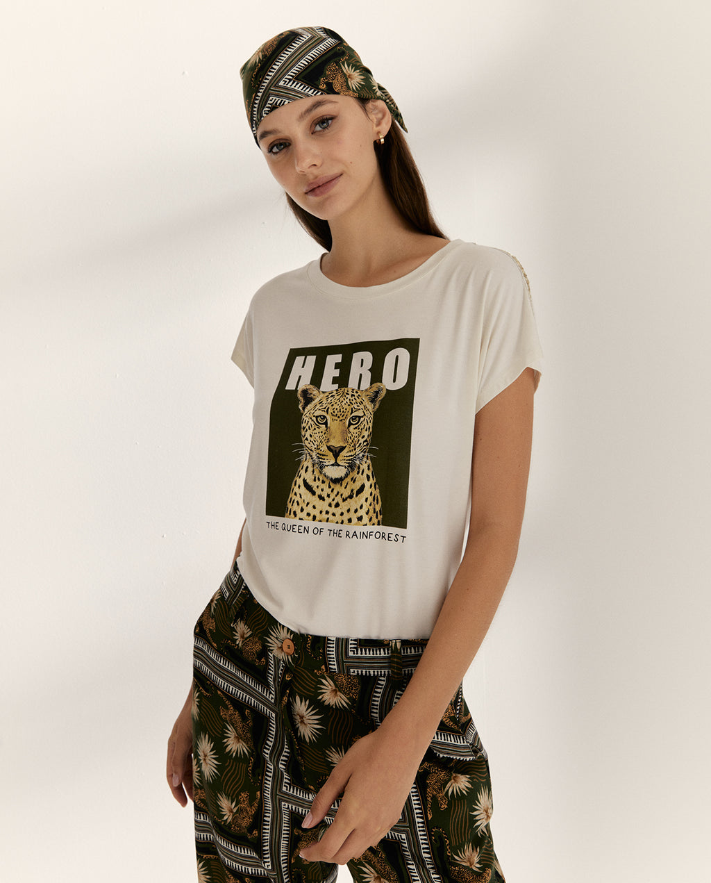 Camiseta de mujer dibujo frontal escote redondo