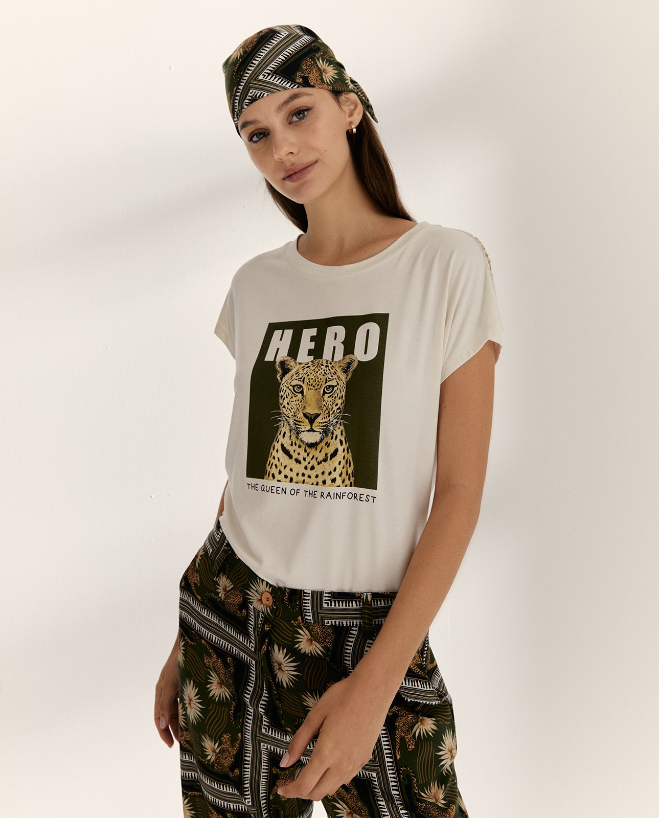 Camiseta de mujer dibujo frontal escote redondo