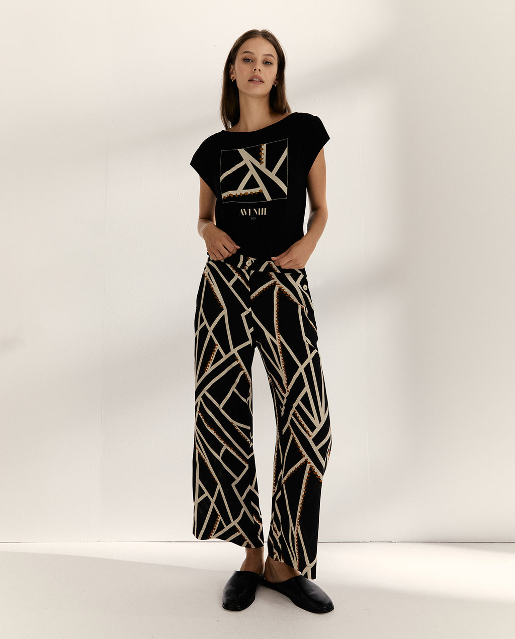 Camiseta de mujer dibujo frontal escote redondo