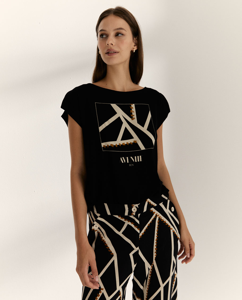 Camiseta de mujer dibujo frontal escote redondo