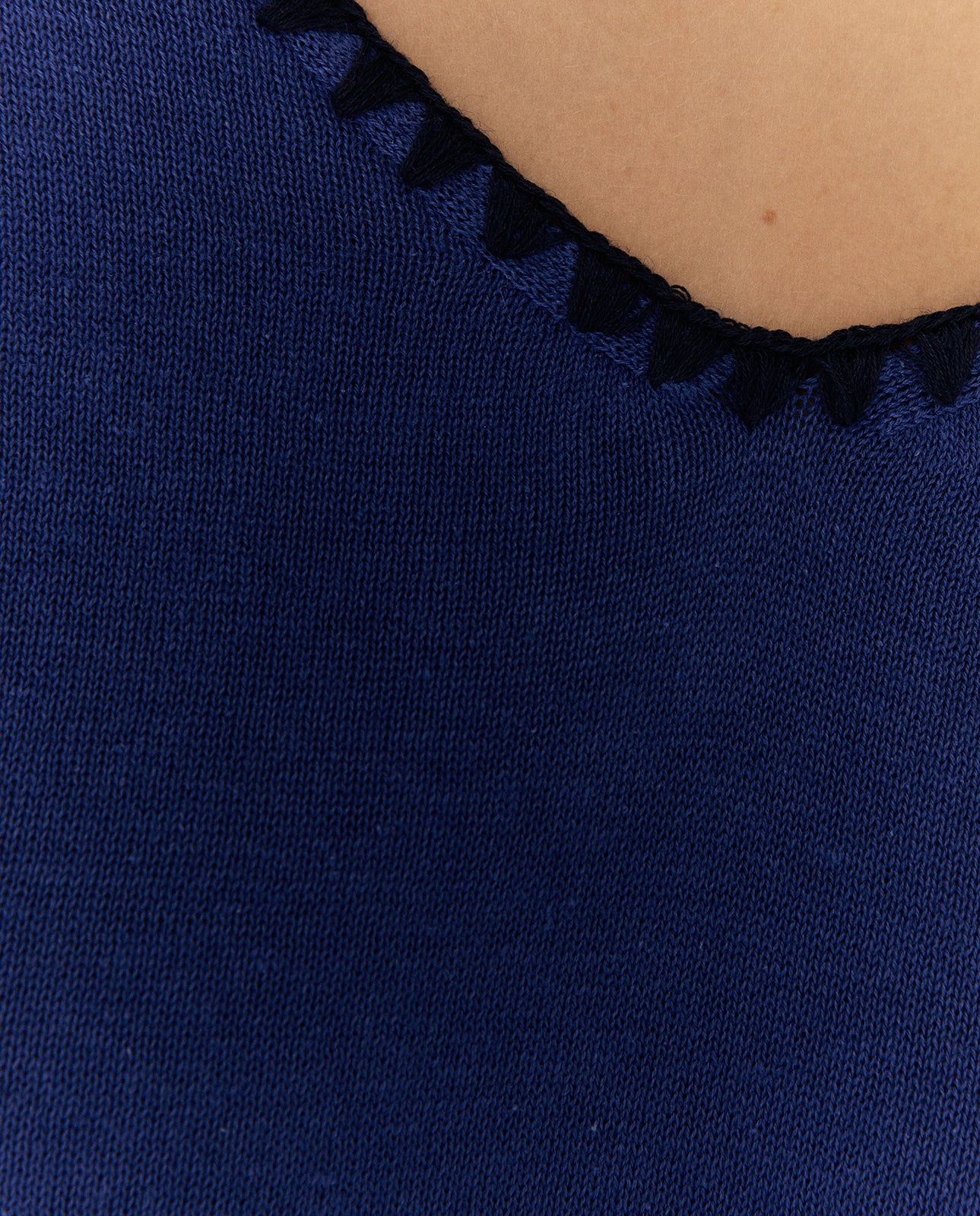 Jersey de mujer cuello pico y manga corta