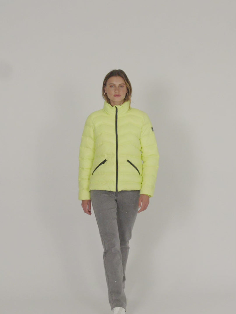 Plumífero corto de mujer cierre de cremallera y capucha