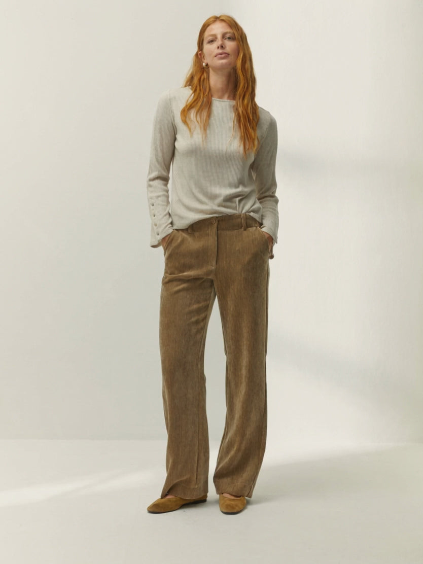 Pantalón recto de mujer efecto ante beige