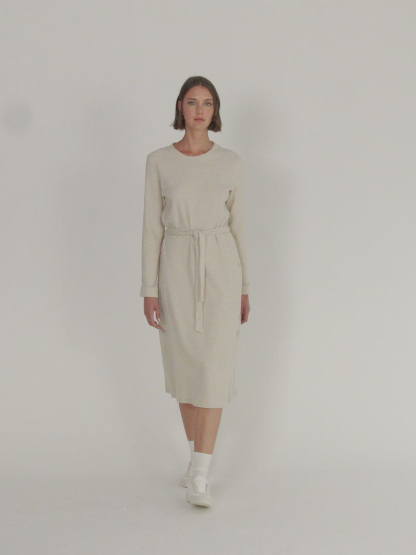Vestido de punto manga larga cuello redondo y cinturón
