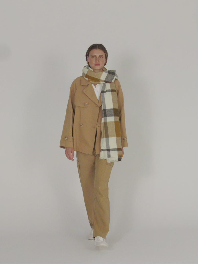 Gabardina corta de mujer