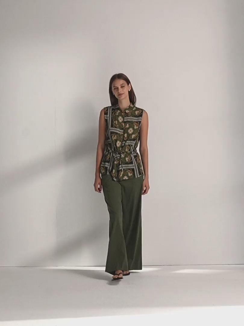 Blusa de mujer estampada sin mangas cuello camisero