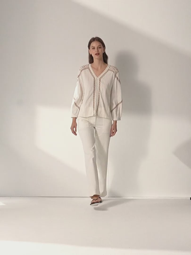 Vaquero recto de mujer tiro alto