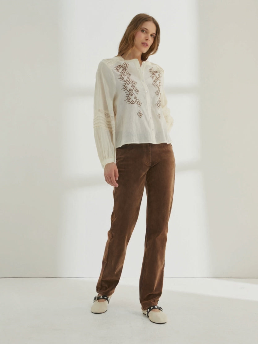 Camisa de mujer bordada cuello redondo